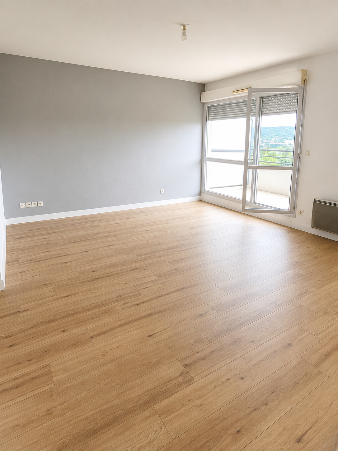Séjour d'appartement nettoyé après travaux par MGI Nettoyage
